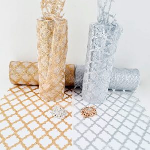 tul estampado con ornamentos geografic